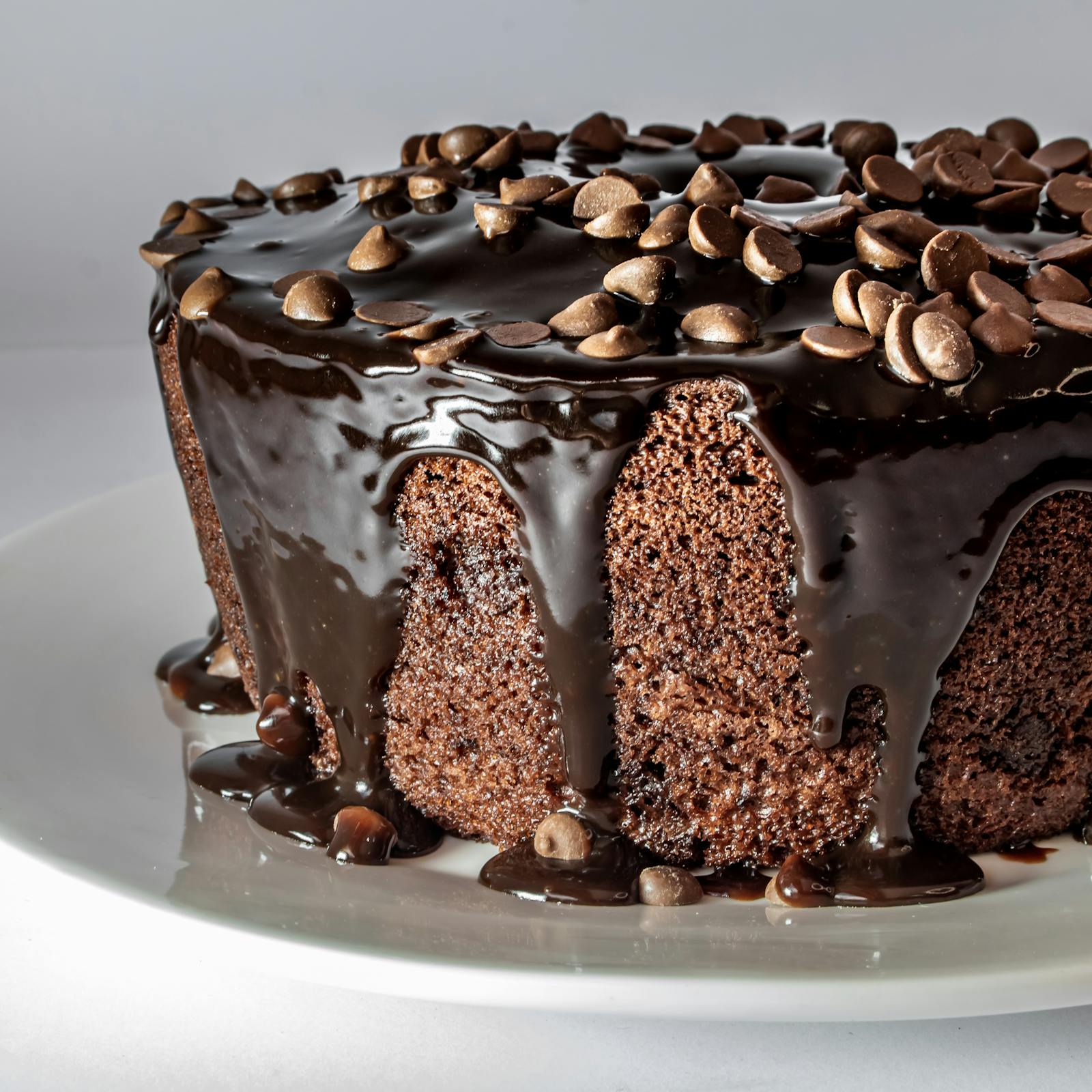 Brownie con ganache de chocolate chorreando